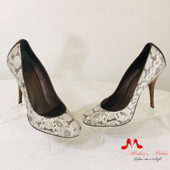 B. Makowsky Snake Skin Heels - Picture 3 of 7